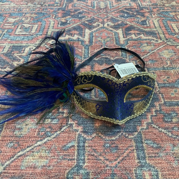 Mardi Gras Mask - Picture 6 of 10